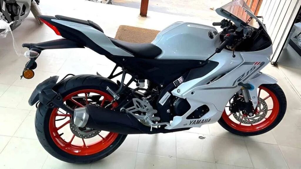 Yamaha R15